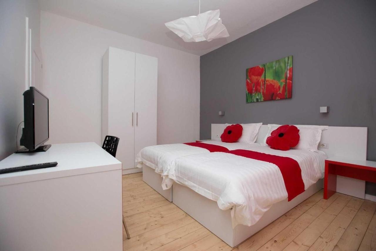 Hotel Rimini Tirana Kültér fotó