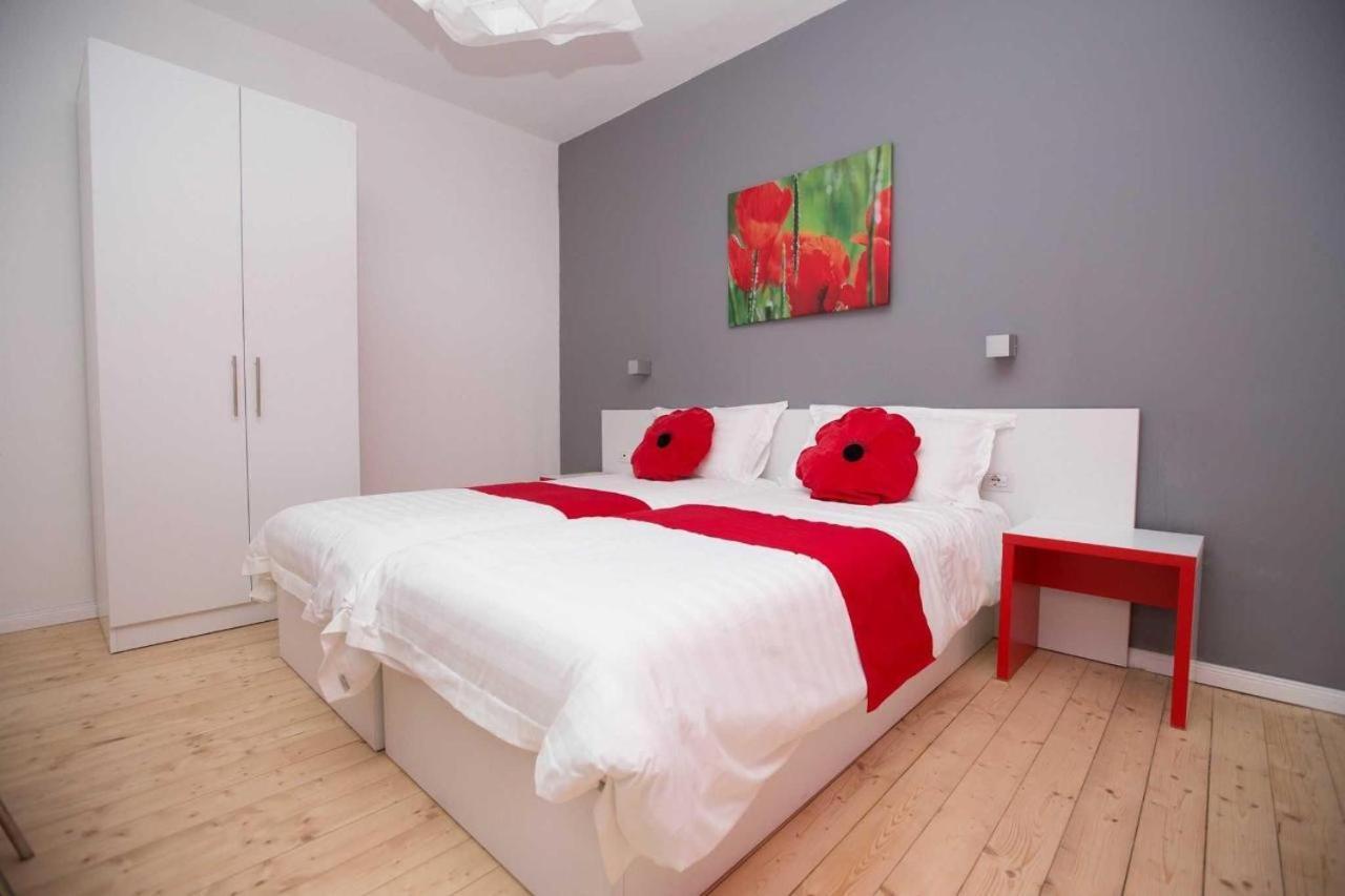 Hotel Rimini Tirana Kültér fotó